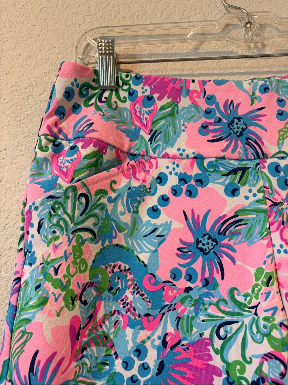 Lilly Pulitzer Women’s Luxletic Reid Mandevilla Baby Paradise Petals Shorts - 8 - Picture 2 of 7